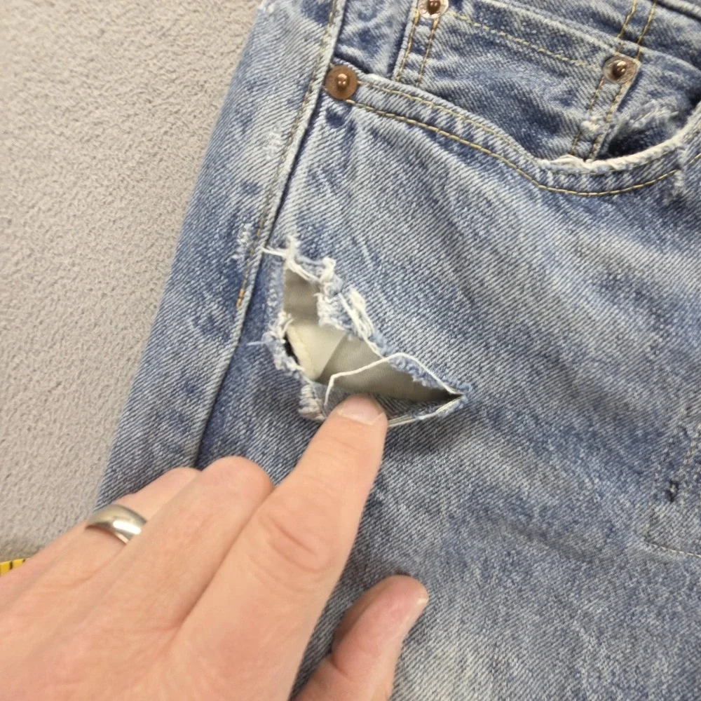 Levis 9960 important
